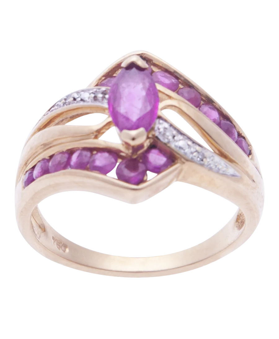 Bague en or jaune 18K sertie de rubis et diamants, disponible chez virtu luxury