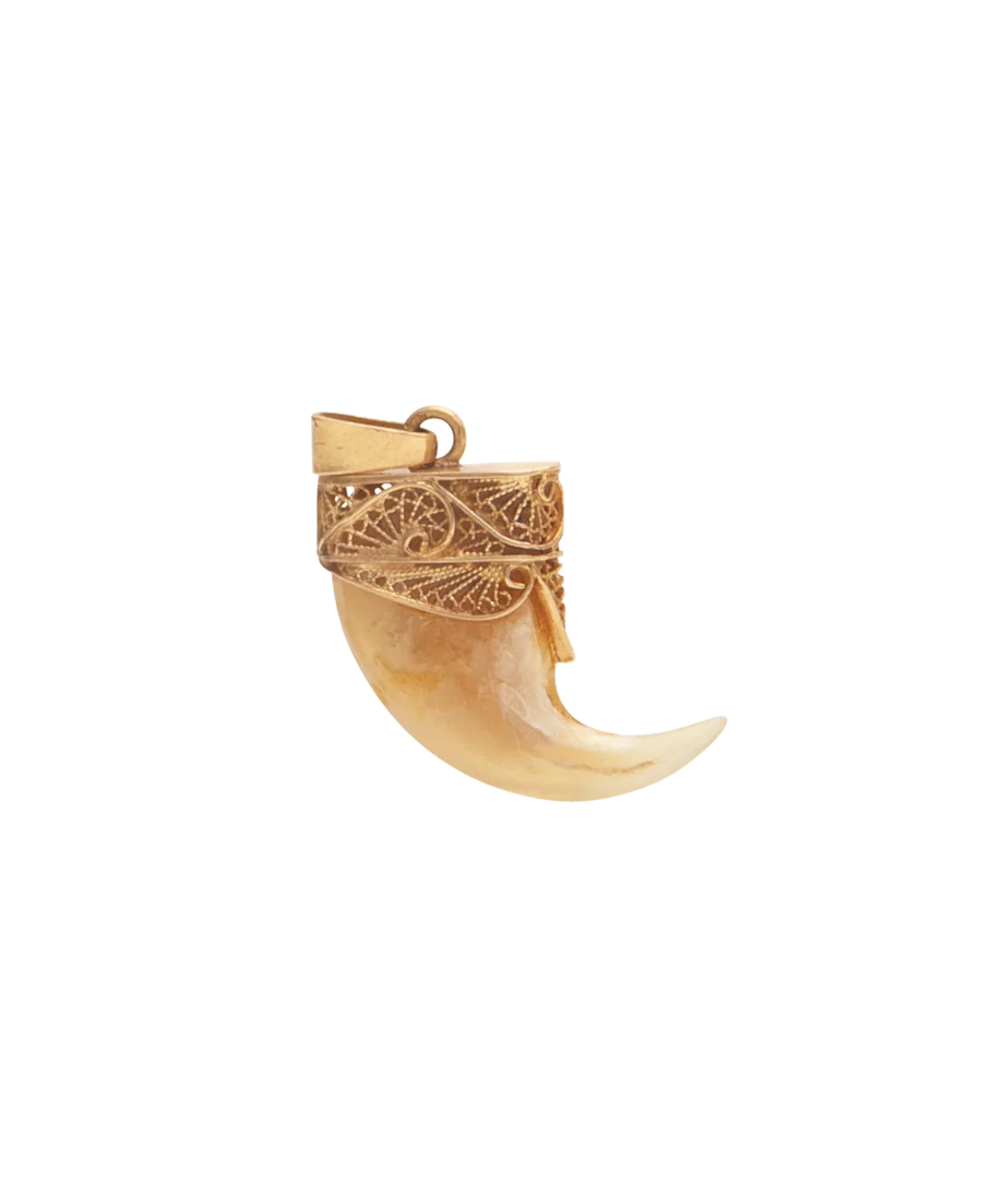 The TIGER CLAW pendant is an impressive piece, with a realistic and authentic claw.
