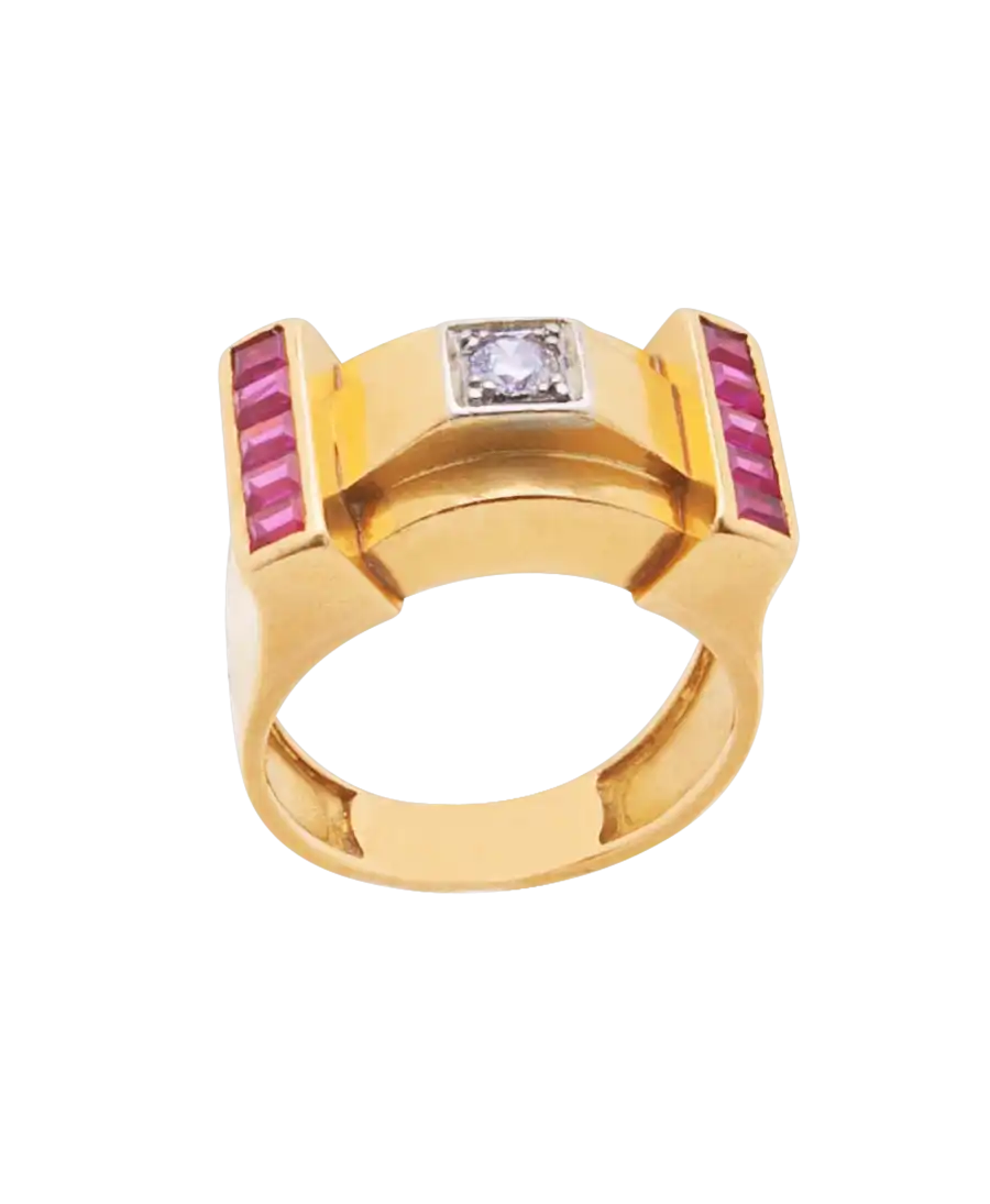 Cette bague TANK CIRCA 1960 est un bijou somptueux avec ses rubis éclatants et son diamant étincelant. Cette bague TANK CIRCA 1960 est un bijou somptueux avec ses rubis éclatants et son diamant étincelant.
