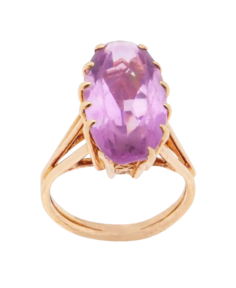 Bague Marquise Améthyste avec 12 griffes en Or jaune 18 Carats. Dixponible chez VIRTU LUXURY. Bague Marquise Améthyste avec 12 griffes en Or jaune 18 Carats. Dixponible chez VIRTU LUXURY.
