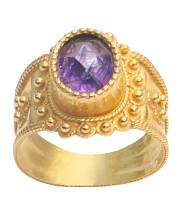 This MALIAN MAJESTY ring is regal and charismatic with its amethyst at the center.