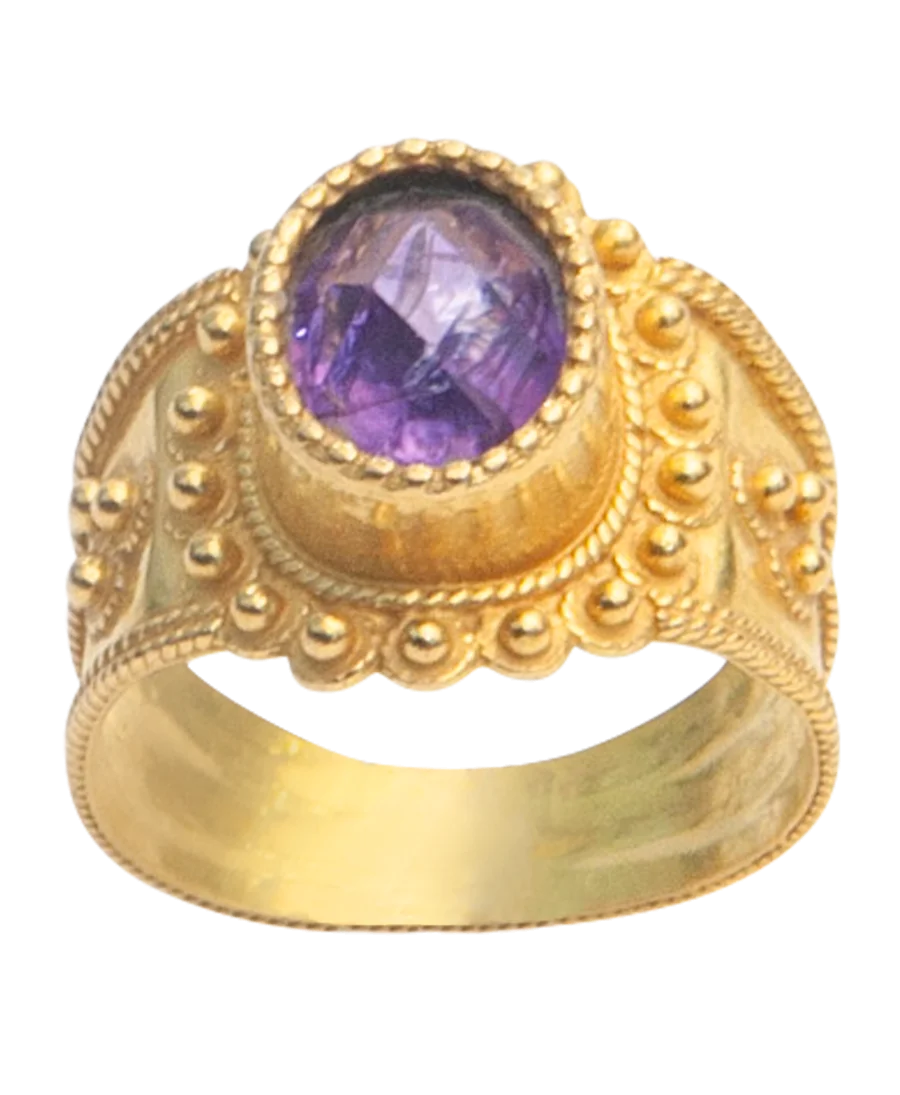 This MALIAN MAJESTY ring is regal and charismatic with its amethyst at the center.