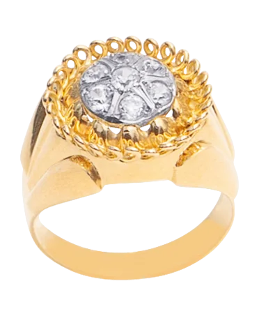 This LUEUR ring is a sparkling ring thanks to its diamonds.